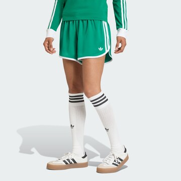 ADIDAS ORIGINALS Loosefit Shorts 'Sprinter' in Grün: Vorderseite