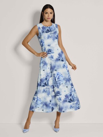 MADELEINE Jurk in Blauw: voorkant