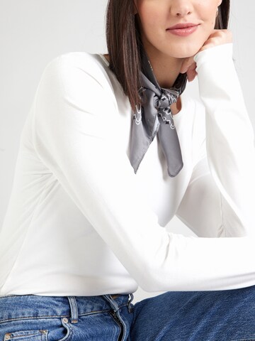 Maglietta di Gina Tricot in bianco