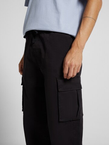 Bershka Regular Cargo trousers in Black