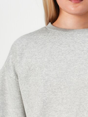 ONLYSweater majica 'ONLFIE' - siva boja