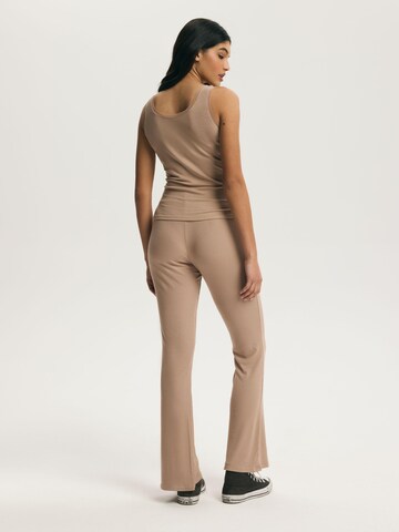 ESOTIQ - Acampanado Pantalón 'Haushose Schlaghose Viskose Mix weich bequem elastischer Bund Clear' en beige