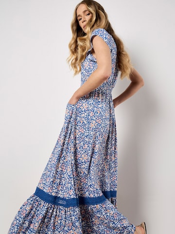 Apricot Kleid in Blau