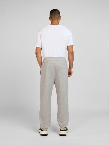 WOTEGA Loosefit Sporthose 'VibeJog' in Silber