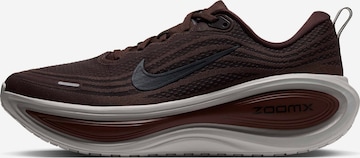 NIKE - Sapatilha de desporto 'Vomero Plus' em castanho: frente