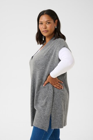 Cape KAFFE CURVE en gris : devant