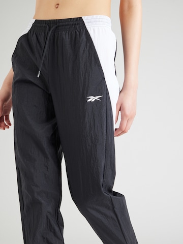 Reebok Tapered Sporthose in Schwarz