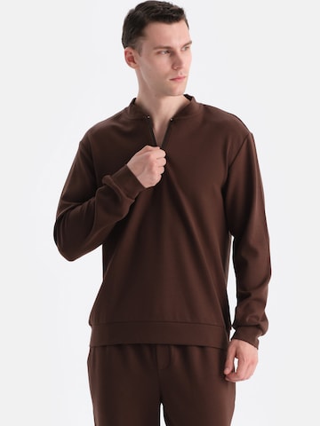 Dagi Sweatshirt in Bruin: voorkant