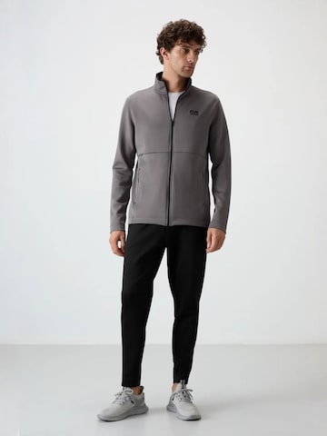 Tommy Life - Fato de desporto em cinzento: frente