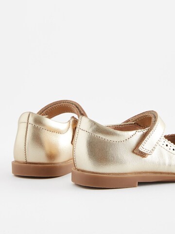 Next - Bailarina en oro