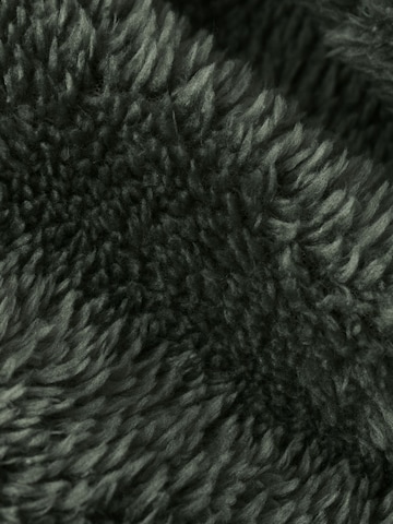 WESORA GmbH Loop scarf 'Fluffy' in Green