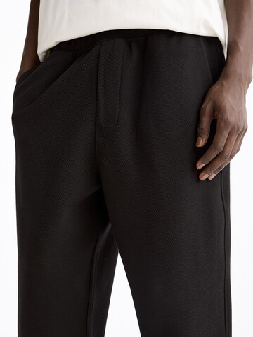 Regular Pantaloni de la Pull&Bear pe negru