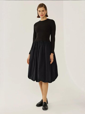 Hiccup Kleid in Schwarz: Vorderseite