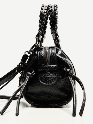Bershka Kézitáska - fekete