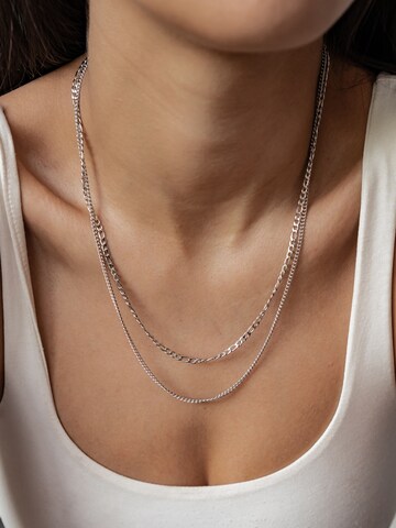 Hey Happiness Necklace 'Bold Layers' in Silver: front