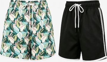 riemot Board Shorts in Green: front
