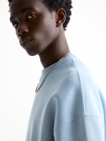 Pull&Bear Sweatshirt i blå
