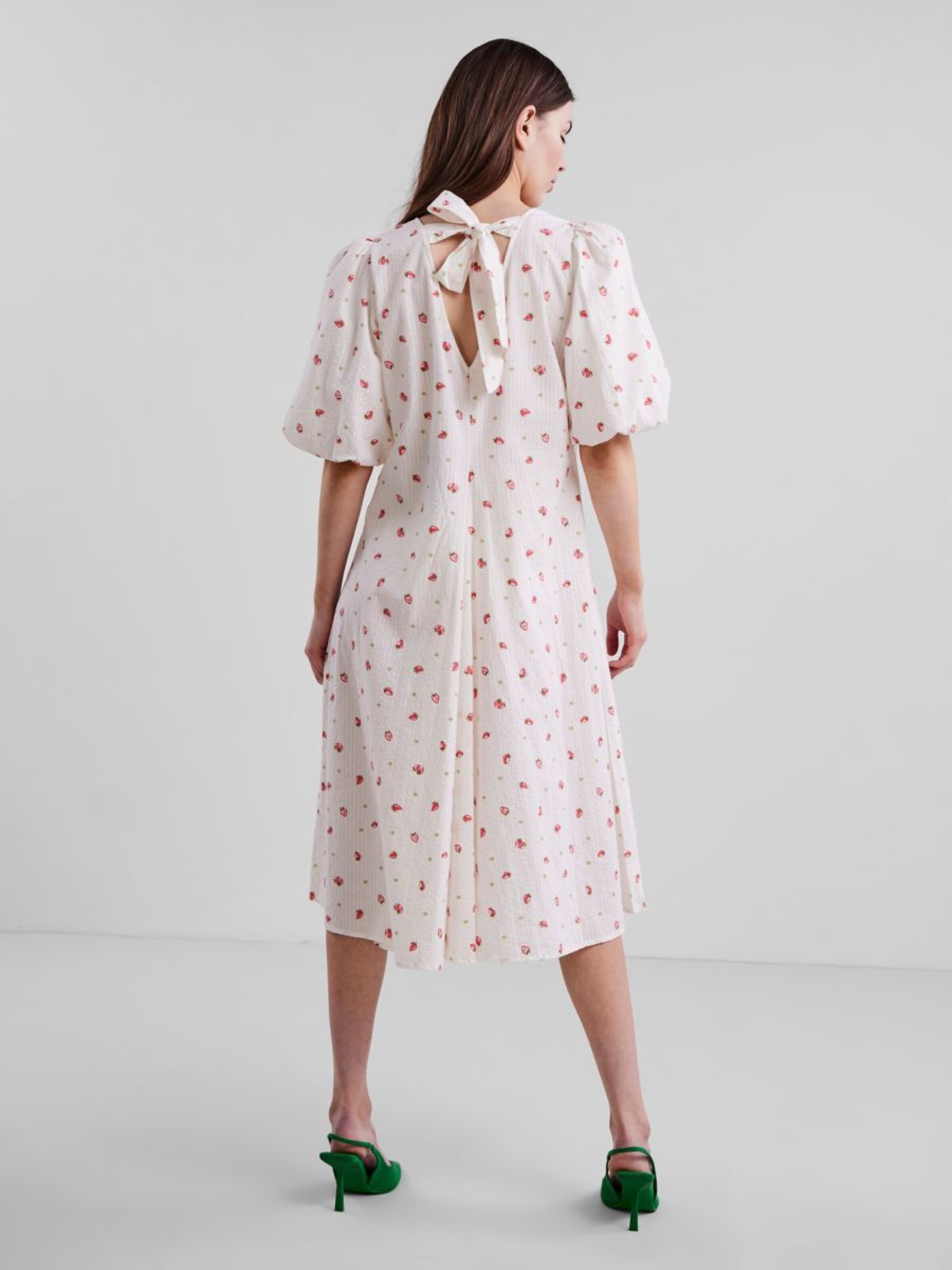 Frauen Kleider Y.A.S Kleid in Weiß - LL47713 Frauen Kleider Y.A.S Kleid in Weiß - LL47713