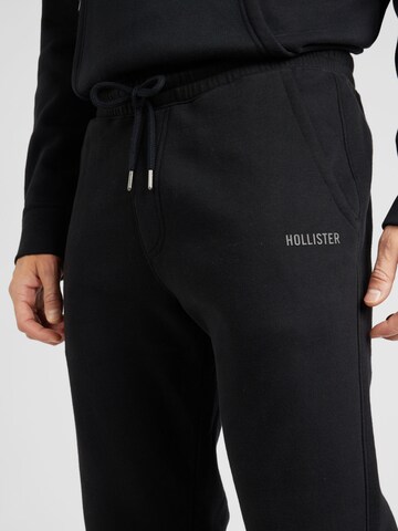 HOLLISTER Tapered Trousers in Black