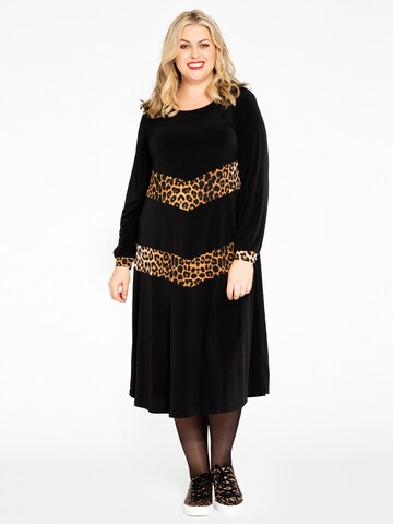 Yoek Kleid ' Leopard ' in Zwart: voorkant