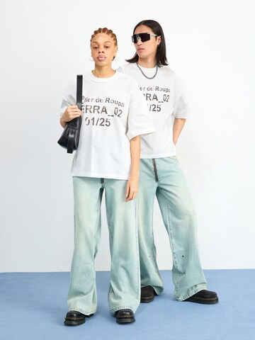 T-Shirt 'SPLIT' Atelier de roupa en blanc