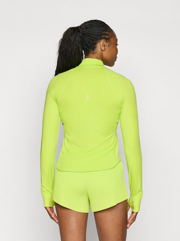 NIKE Funkční tričko 'TEMPO' – zelená