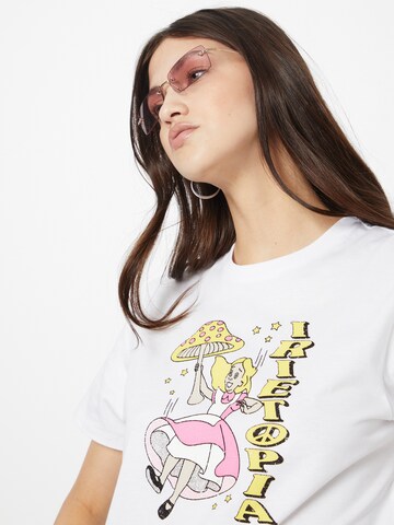 Iriedaily - Camiseta 'Alicetopia' en blanco