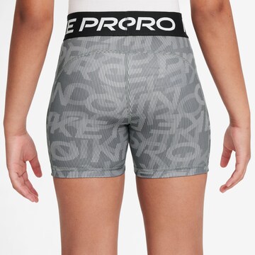 NIKE Skinny Sportshorts 'Pro' in Grau