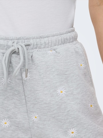 ONLY Voľný strih Nohavice 'ONLLUNA' - Sivá