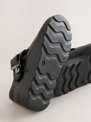Next Low shoe in Black