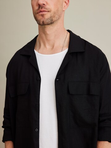 DAN FOX APPAREL Comfort fit Button Up Shirt 'Luis' in Black