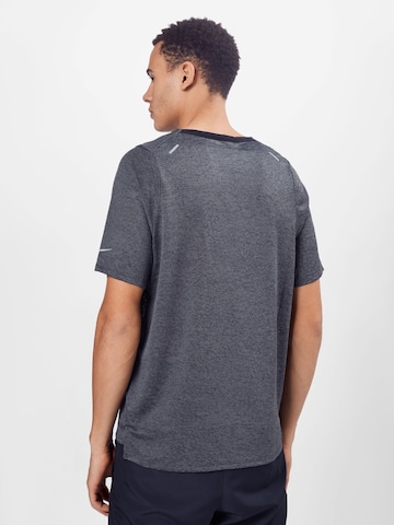 NIKE Sportshirt 'Rise 365 Run Division' in Grau