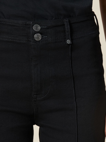 Next Slimfit Farkut värissä musta