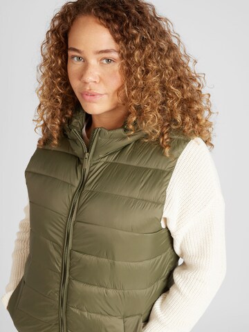 Gilet 'MELODY' di ONLY Carmakoma in verde