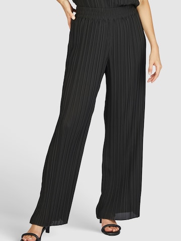 MARC AUREL Wide leg Pants in Black: front