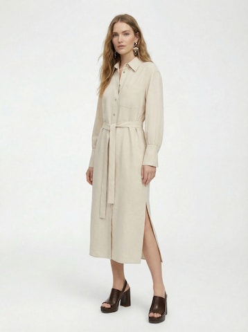 KAVAZI Платье в Бежевый