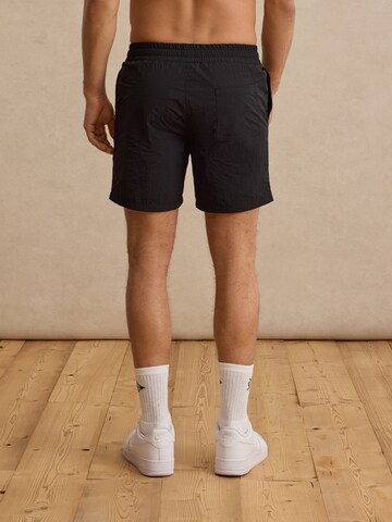 DAN FOX APPAREL Badeshorts 'Laurin' i sort