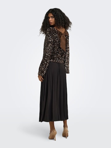 ONLY - Blusa 'CONFIDENCE' en marrón
