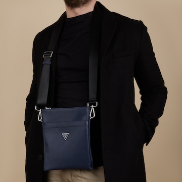 GUESS Crossbody bag in Blue: front