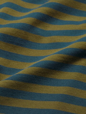 Tricou 'Sailor' de la Seasalt Cornwall pe verde