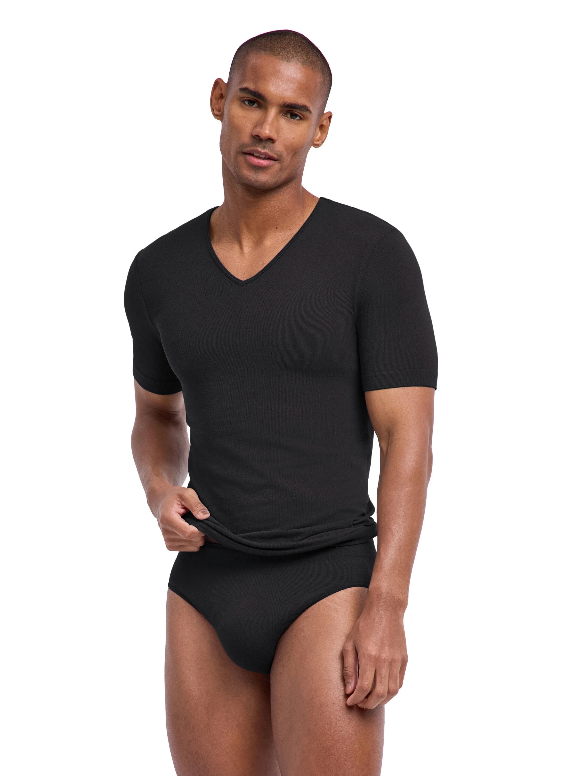FALKE Undershirt 'Seamless' in Black: front