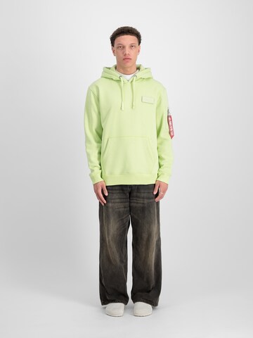 Coupe regular Sweat-shirt ALPHA INDUSTRIES en jaune