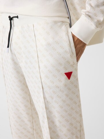 GUESS Szabványos Nadrág - fehér