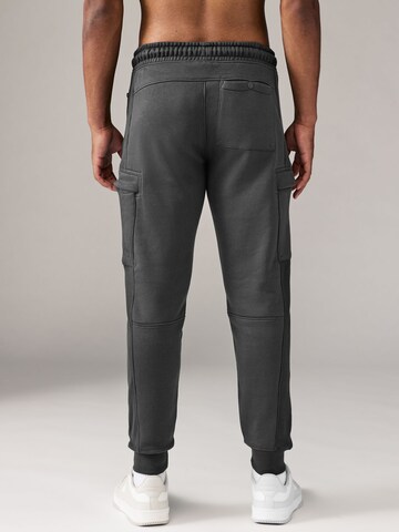 Next Tapered Gargohousut 'Utility' värissä harmaa