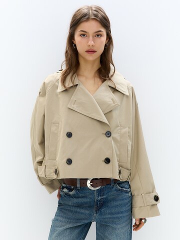 Pull&Bear Between-seasons coat in Beige: front