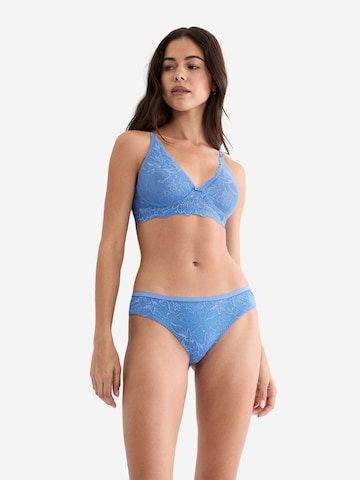 TRIUMPH Brasilslip ' Red Label Amourette Charm ' in Blau: Vorderseite
