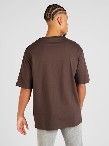 T-Shirt 'LEAGUE ESSENTIALS' NEW ERA en marron