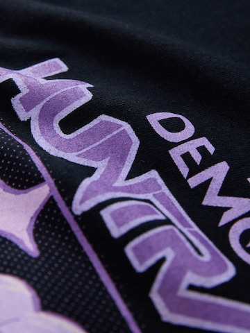 Next Oversized paita 'Kpop Demon Hunters' värissä musta