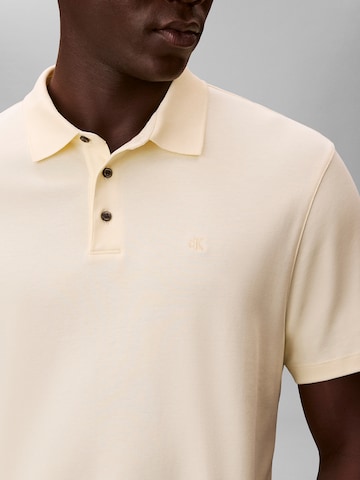T-Shirt Calvin Klein en jaune