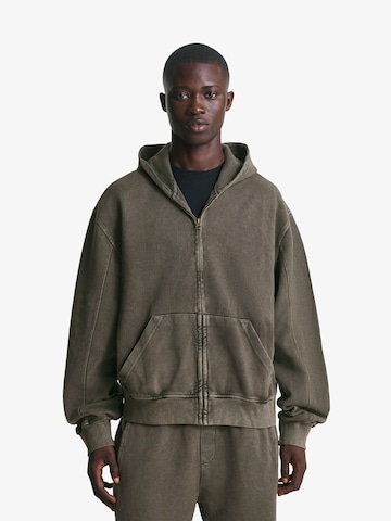 Giacca di felpa di Bershka in grigio: frontale
